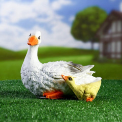 Садовая фигура из полистоуна «Утка с утёнком» - Фото 4
