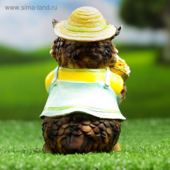 Садовая фигура из полистоуна «Филин в шляпке с букетом» - Фото 2
