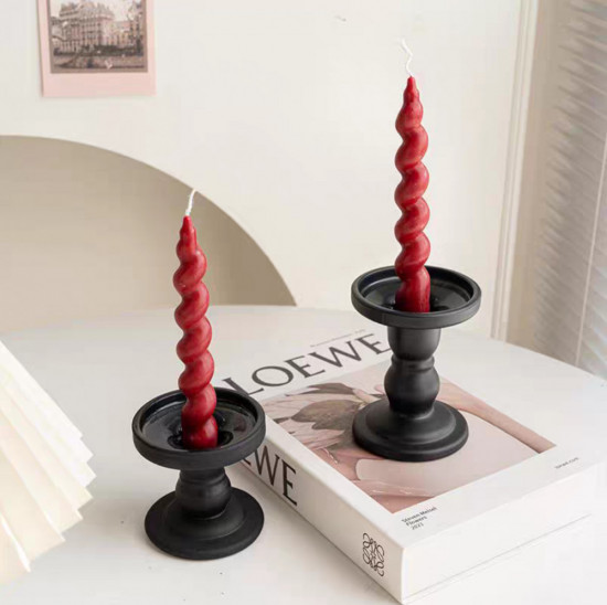 Свеча витая красная