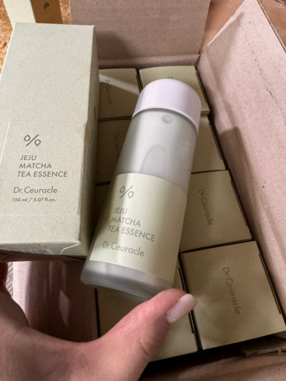 Увлажняющая эссенция с гидролатом зеленого чая и экстрактом матча «Jeju Matcha Tea Essence»