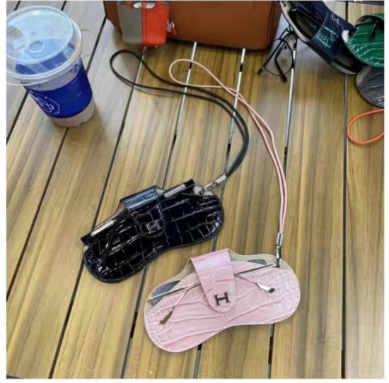 Чехол для очков с ремешком