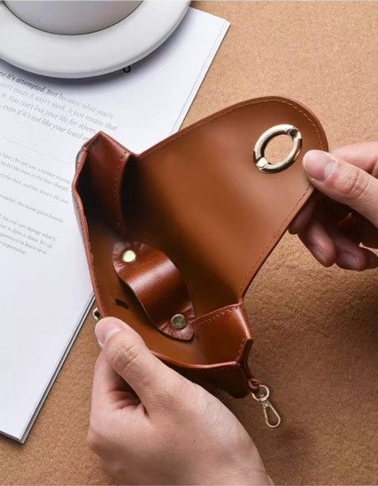 Чехол для очков с карабином