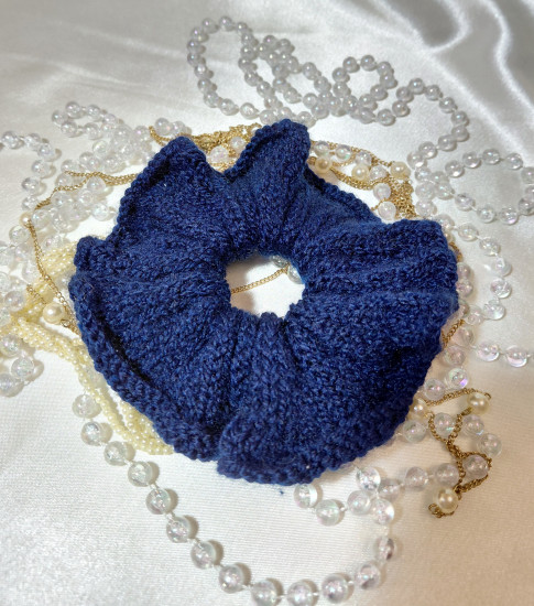 Резинка для волос вязаная