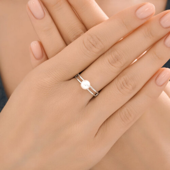Кольцо из серебра с синтетическим жемчугом
