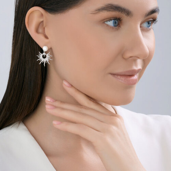 Серьги из серебра с синтетическим жемчугом и фианитами
