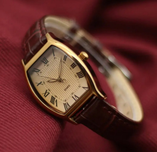 Женские часы QUARTZ