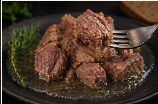 Тушеное мясо кабана