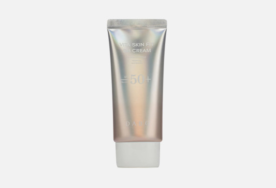 BB-крем для лица с светоотражающим эффектом «Vita Skin Fit BB Cream» SPF50+ PA++++, оттенок Натуральный бежевый