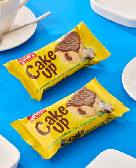 Кекс глазированный кокосовый с какао-начинкой «Cake Up»