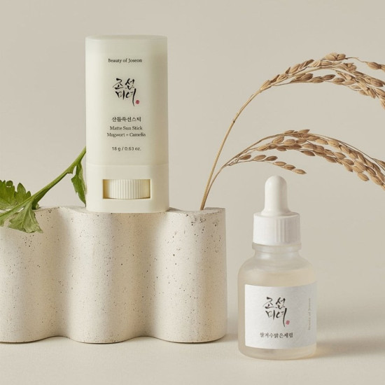 Матирующий солнцезащитный стик для лица SPF50+ PA++++ «Matte Sun Stick Mugwort+Camelia»