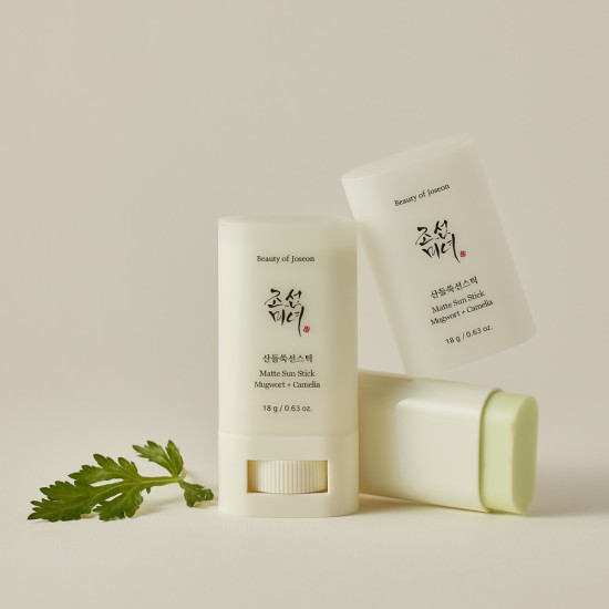 Матирующий солнцезащитный стик для лица SPF50+ PA++++ «Matte Sun Stick Mugwort+Camelia»