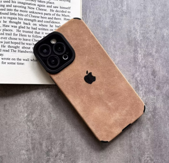 Чехол для Apple iphone 16 pro коричневый