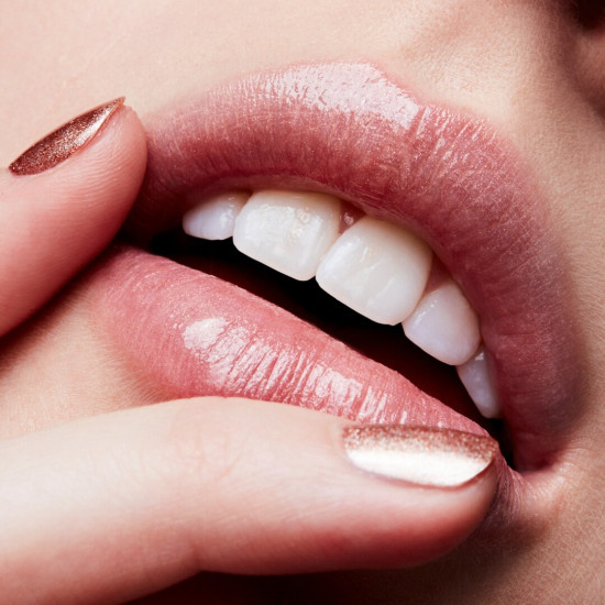 Блеск для губ «Lipglass», тон 305 Oyster girl