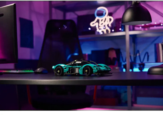 Техник Aston Martin Valkyrie Technic 42208