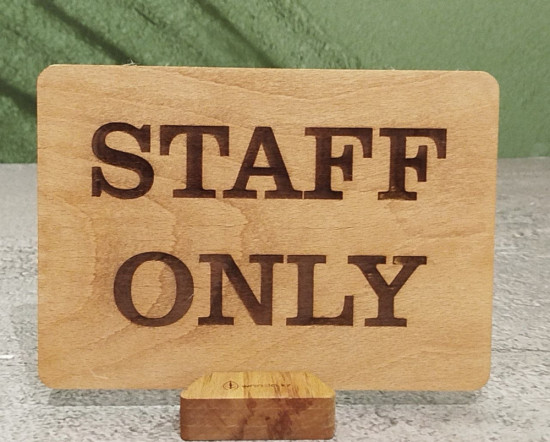 Табличка Staff Only
