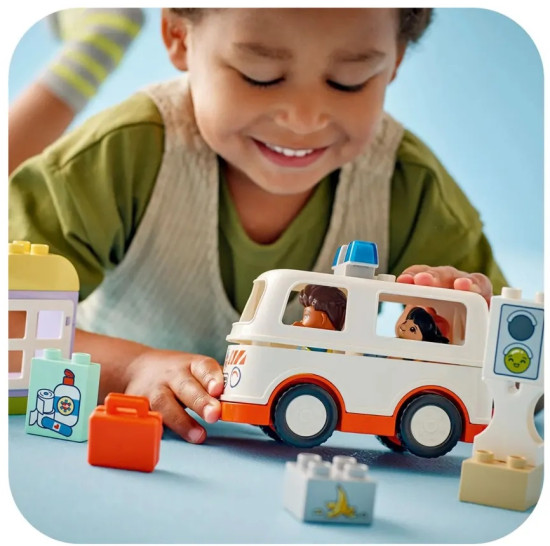 LEGO DUPLO 10447 Скорая помощь с водителем