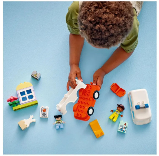LEGO DUPLO 10447 Скорая помощь с водителем