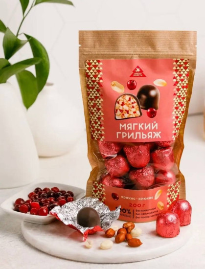 Мягкий грильяж с арахисом и клюквой