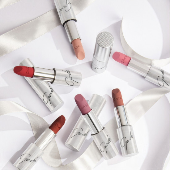 Помада для губ с мягким матовым финишем Soft Matte Lipstick, тон 812 Bordeaux
