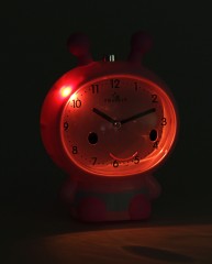 Будильник «Инопланетянин», цвет в ассортименте - Фото 3