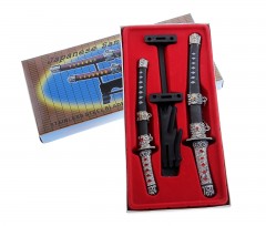 Катаны сувенирные 2 в 1 на подставке, чёрные ножны, красные ромбы - Фото 1