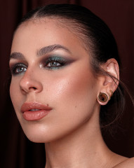 Палетка теней для век «Pro Hint of Mint Slim Eyeshadow Palette», оттенок 010 Aesthetic vibes - Фото 5