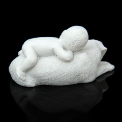 Сувенир «Малыш спит на собаке» - Фото 1