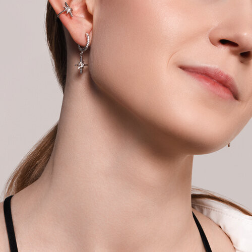 Серьга из серебра с фианитом