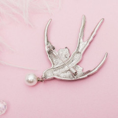 Брошь «Ласточка с жемчужинкой» - Фото 1