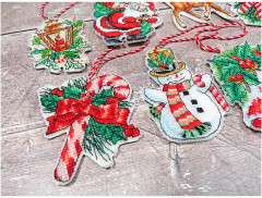 Набор для вышивания на пластиковой канве «Рождественские игрушки» - Фото 6