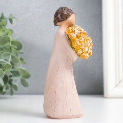 Сувенир «Девушка с букетом роз» - Фото 1