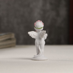 Сувенир «Белоснежный ангел в розовом веночке с букетом роз» - Фото 2