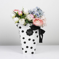 Коробка для цветов подарочная «Стильный горошек» - Фото 1