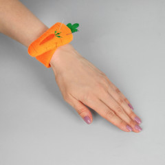 Игольница-браслет «Морковка» - Фото 2