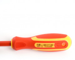 Отвертка шлицевая диэлектрическая - Фото 1