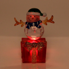 Фигурка с подсветкой «Снеговичок в колпачке на подарке» - Фото 1