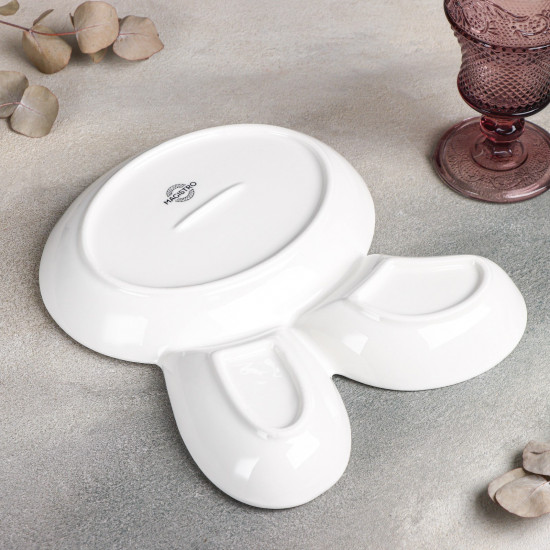 Блюдо с двумя соусниками