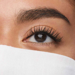 Стойкая тушь для ресниц «The Colossal» 100% объем и стойкость, оттенок Черный - Фото 4