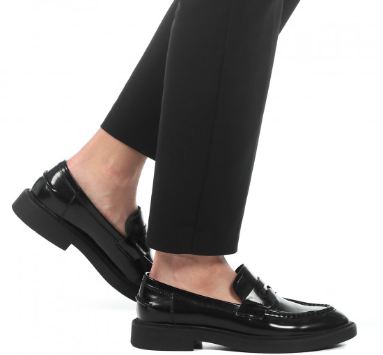 Лоферы женские