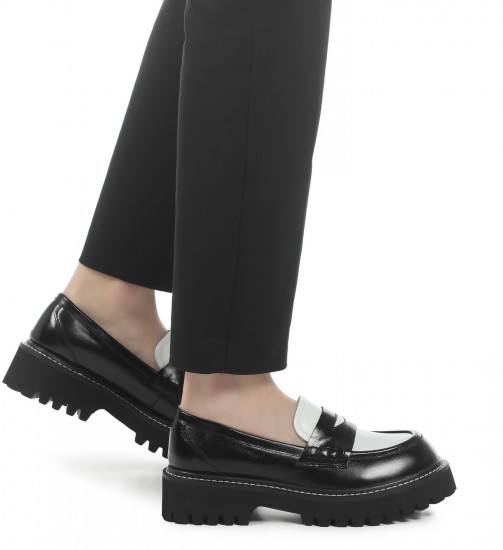 Лоферы женские