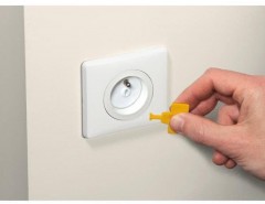 Защита на розетку с заглушками и ключом (12 шт) - Фото 1