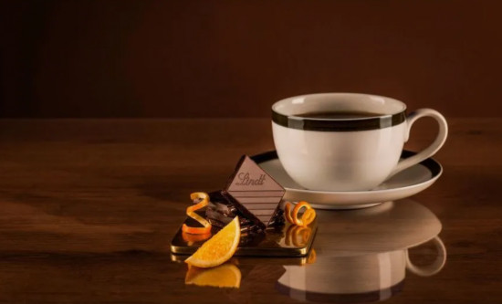 Шоколад темный с апельсином и миндалём