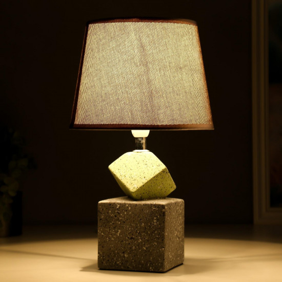 Лампа настольная