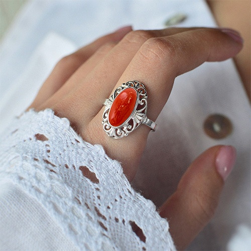 Кольцо из серебра с кораллом