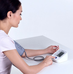 Тонометр автоматический OMRON M2 Basic с адаптером (22-32 см) - Фото 1