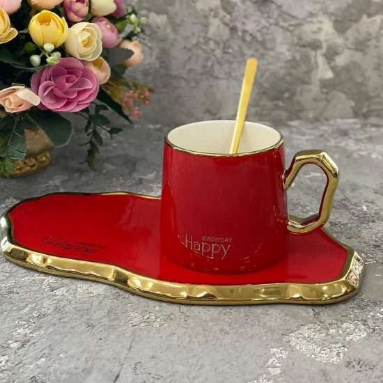 Чашка с блюдцем и ложкой