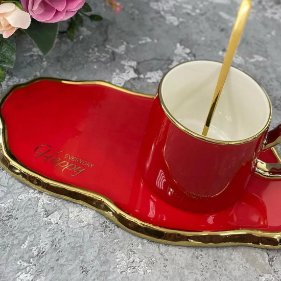 Чашка с блюдцем и ложкой