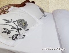 Комплект постельного белья с вышивкой "Valencia" (арт. DJ120, евро, сатин DeLuxe, 2 наволочки 48х74) - Фото 1