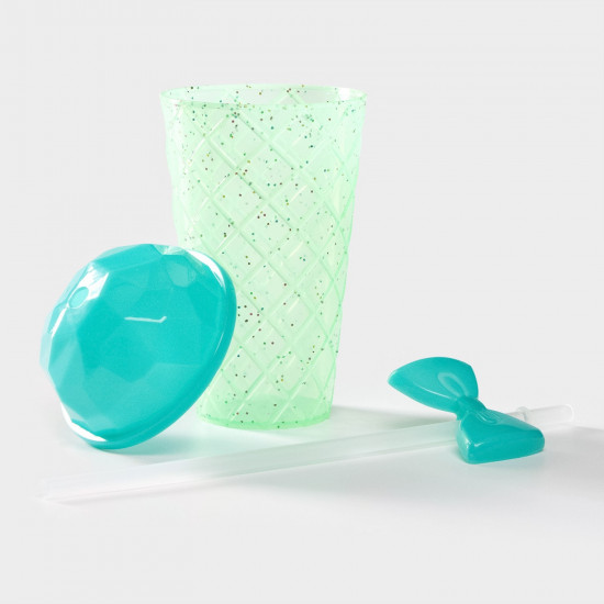 Стакан с трубочкой