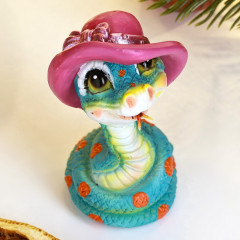 Фигурка сувенирная «Змейка в шляпке» - Фото 1
